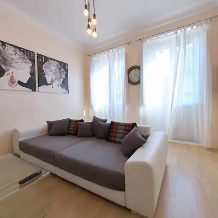 Fine Apartments: Al Corso 39 Apartment Cagliari